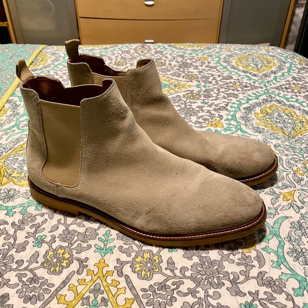 Steve Madden Mens Light Suede Chelsea Boots